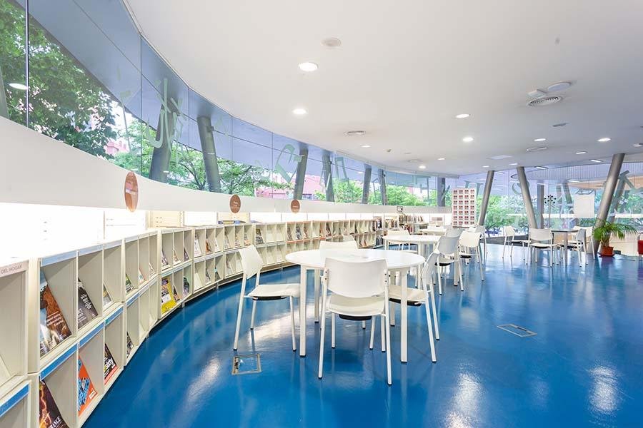 La Biblioteca Pública Luis Martín-Santos en Villa de Vallecas